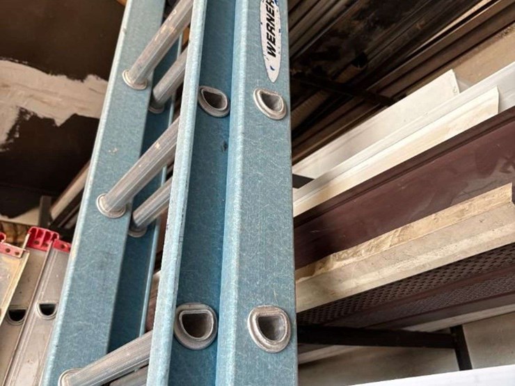 werner-extension-ladder,-20-ft.-image-3
