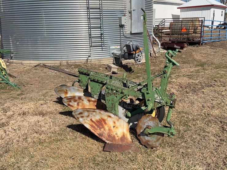john-deere-three-point-three-bottom-plow-image-1