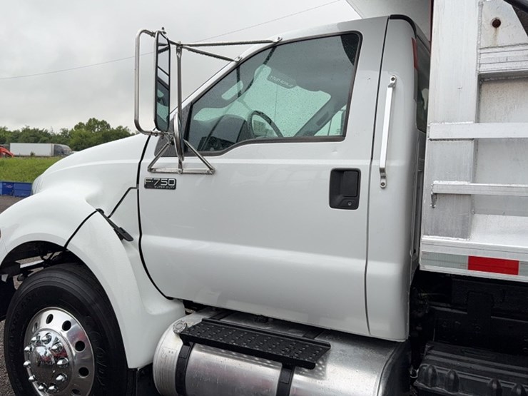 2013-ford-f750-image-13