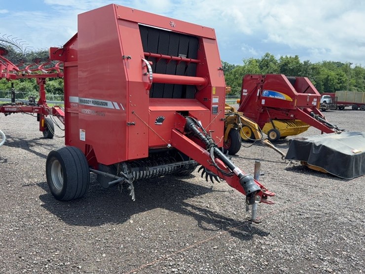 massey-ferguson-1745-image-2