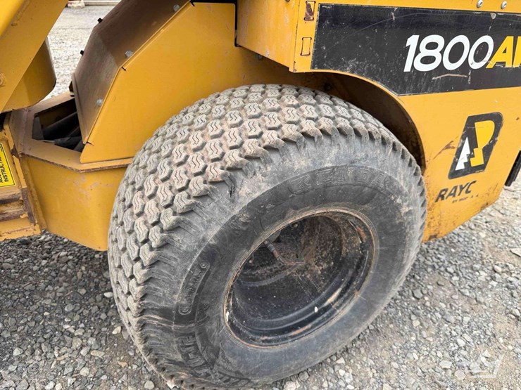 2022-rayco-1800wl-mini-articulated-wheel-loader-image-15
