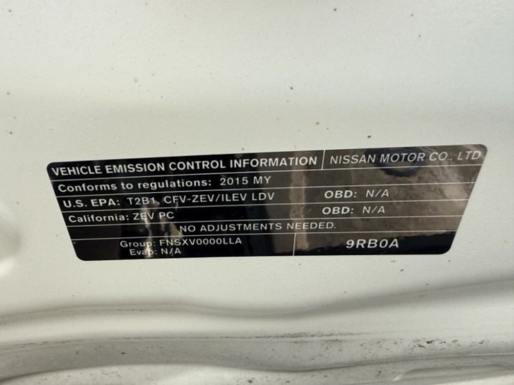 2015-nissan-leaf-electric-sedan-image-19