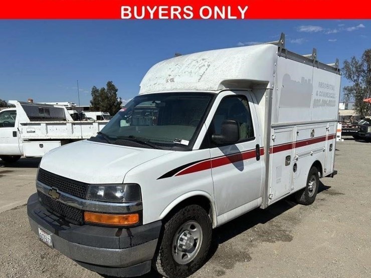 2017-chevrolet-express-g3500-image-1
