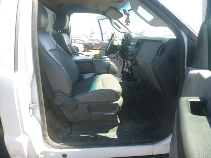 2013-ford-f550-image-15