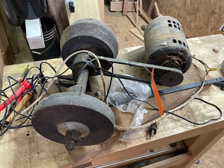 #7133-•-woodworking-table-and-contents-image-8