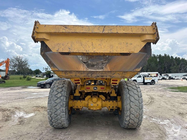 2022-deere-260e-image-52