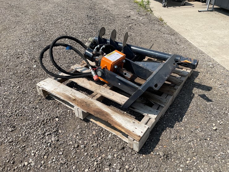 #4521-•-wolverine-mini-skidsteer-auger-image-3