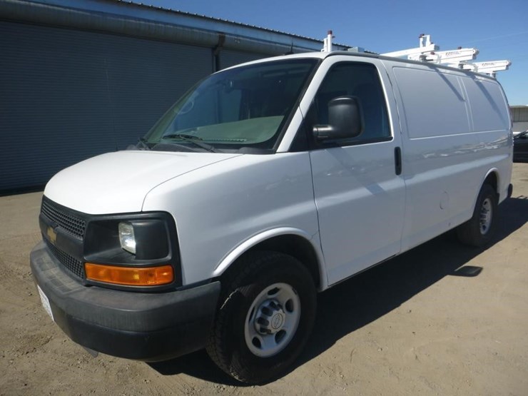 2015-chevrolet-express-2500-image-1