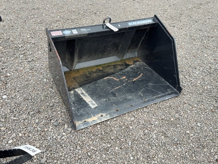 #2073-•-blue-diamond-44"-mini-skid-steer-smooth-bucket-image-2