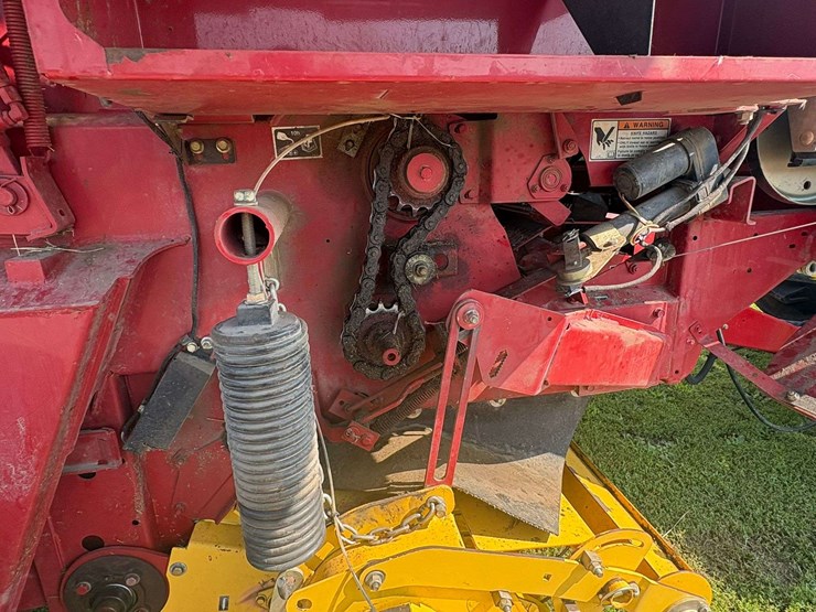2011-new-holland-br7090-image-24