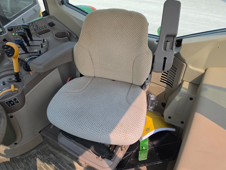 2022-john-deere-6110m-image-11