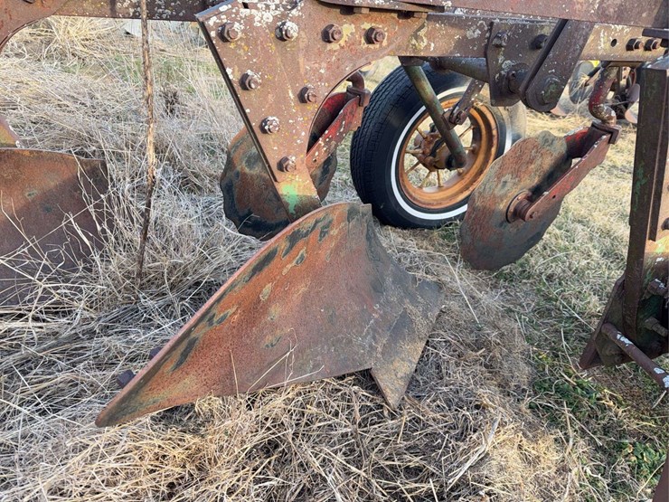john-deere-pull-type-three-bottom-plow-image-15