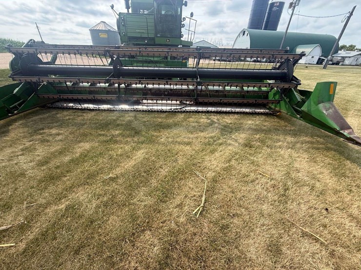 john-deere-220-image-2
