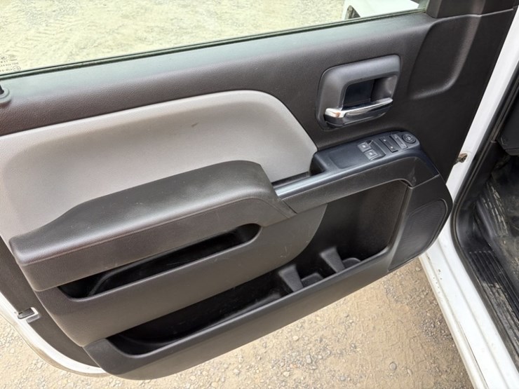 2017-chevrolet-silverado-1500-image-25