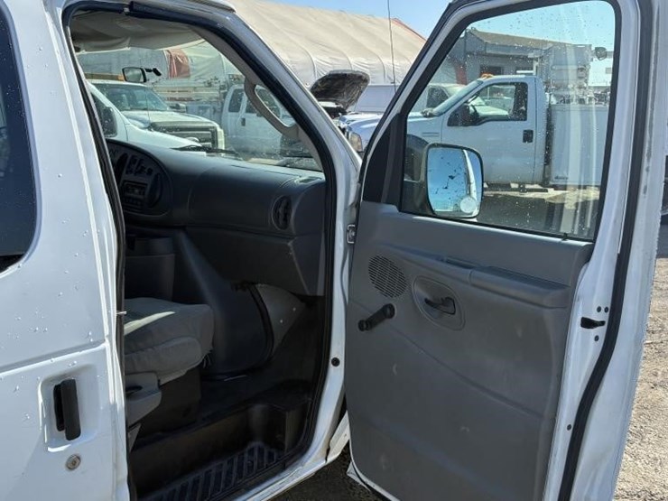 2007-ford-e350-image-16