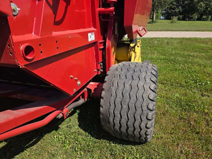 new-holland-br7090-image-37