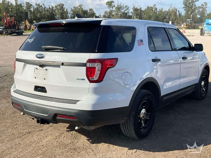 2019-ford-explorer-image-3