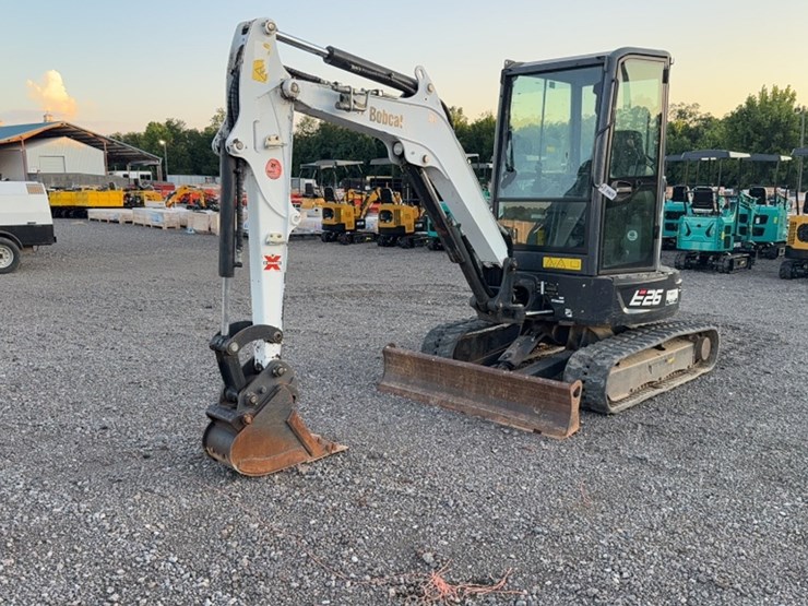 bobcat-e26-image-1
