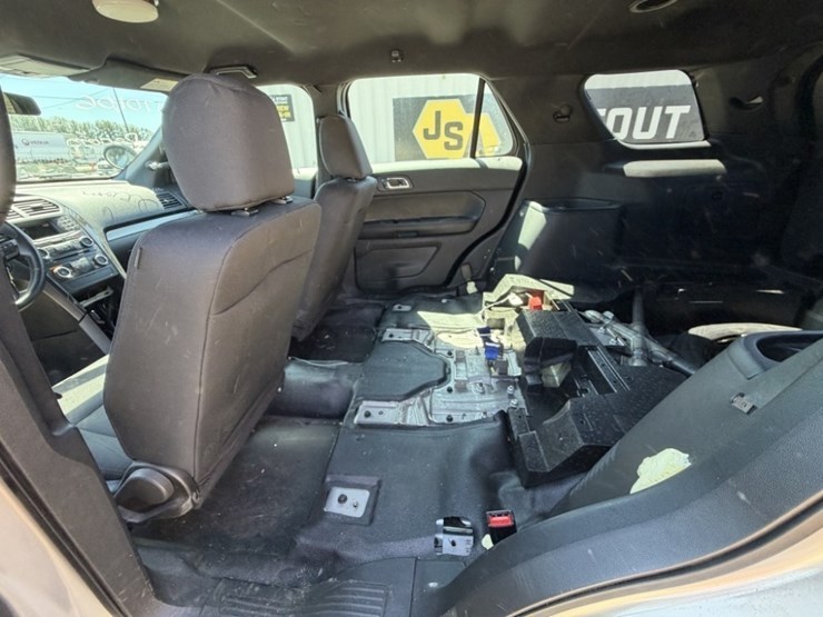 2017-ford-explorer-image-22