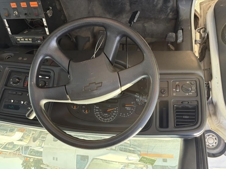2003-chevrolet-silverado-2500-image-17