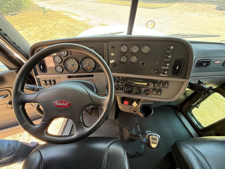 2013-peterbilt-367-image-20