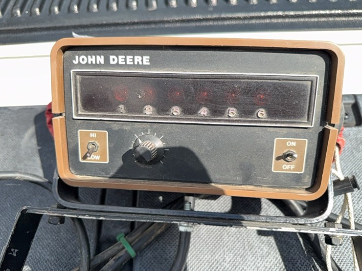john-deere-7000-image-30