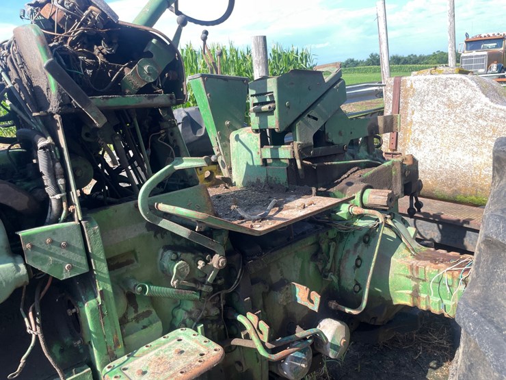 john-deere-4520-image-10