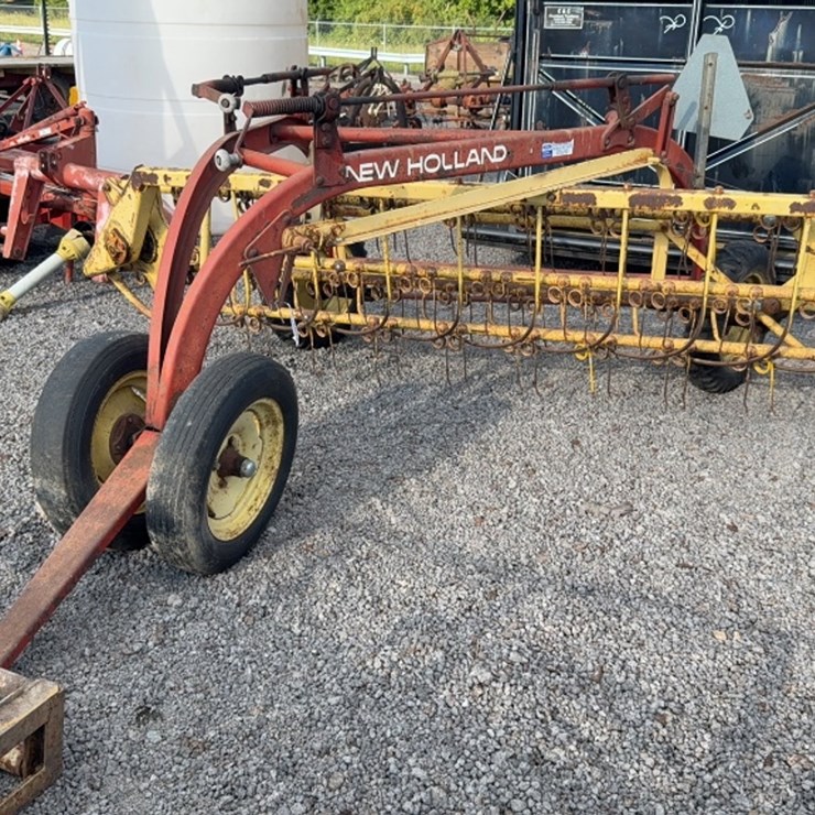 NEW HOLLAND 256