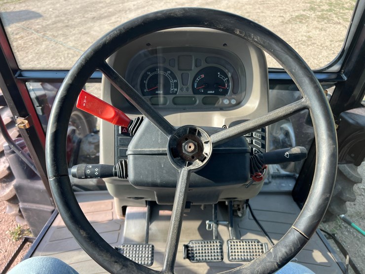 case-ih-jx1100u-tractor-image-11