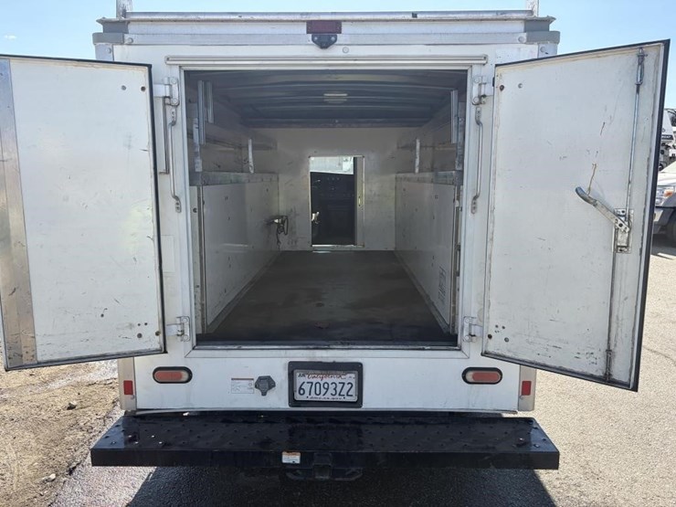 2019-chevrolet-express-g3500-image-13