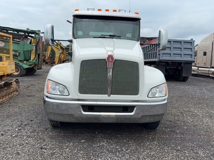 2022-kenworth-t270-image-2