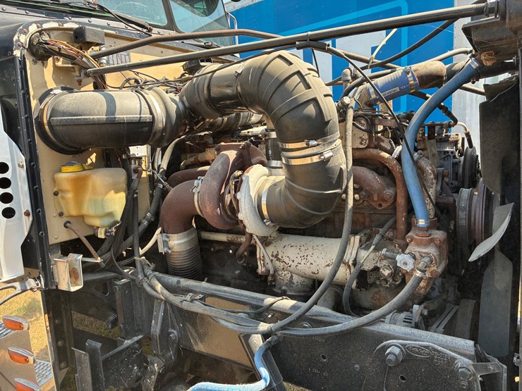 1988-peterbilt-379-image-13
