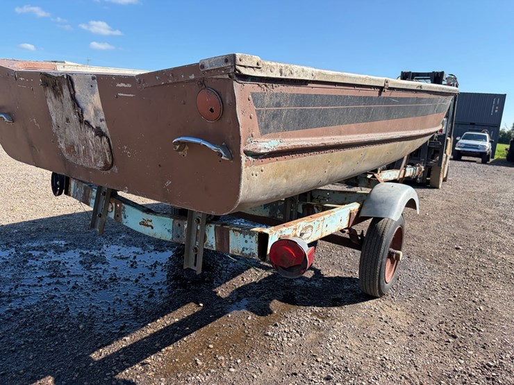 #2393-•-14’-aluminum-v-hull-boat-with-trailer(sells-with-bill-of-sale)-image-5