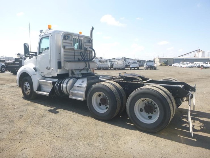 2017-kenworth-t880-image-4