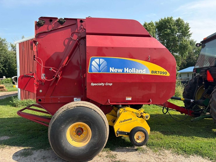 2011-new-holland-br7090-image-2