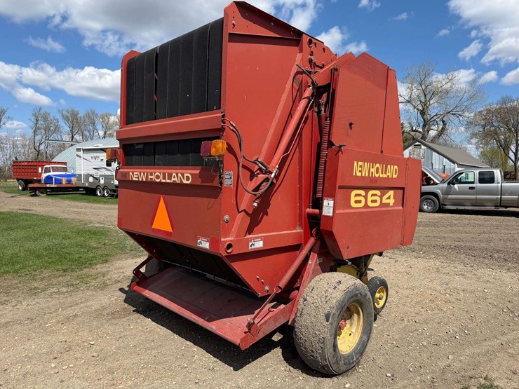 new-holland-664-image-3