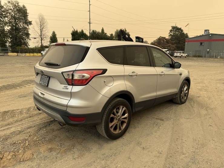 2017-ford-escape-se-image-4