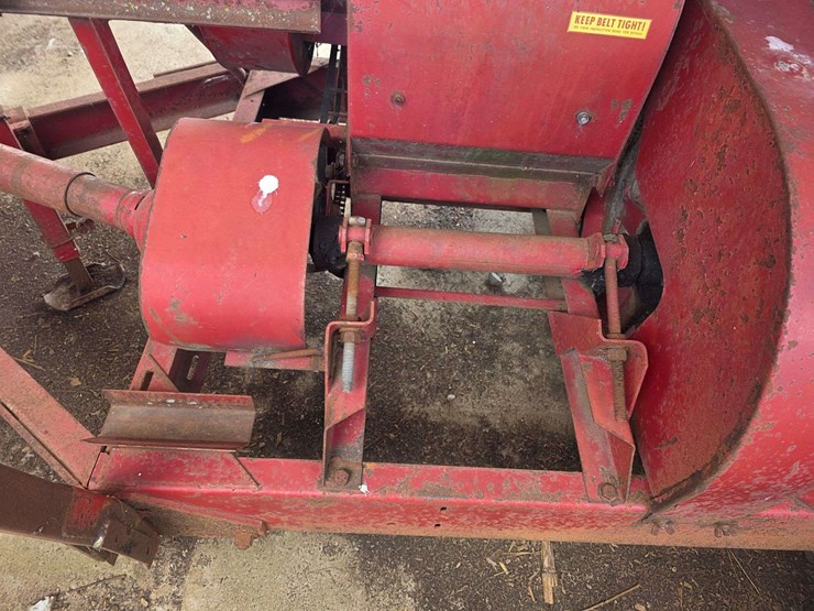 new-holland-352-image-18