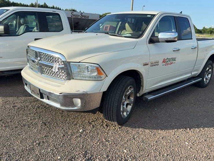 2016-dodge-1500-image-1