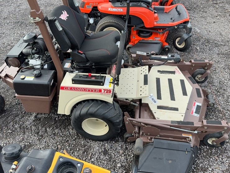 #3076-•-grasshopper-729-zero-turn-mower-image-7