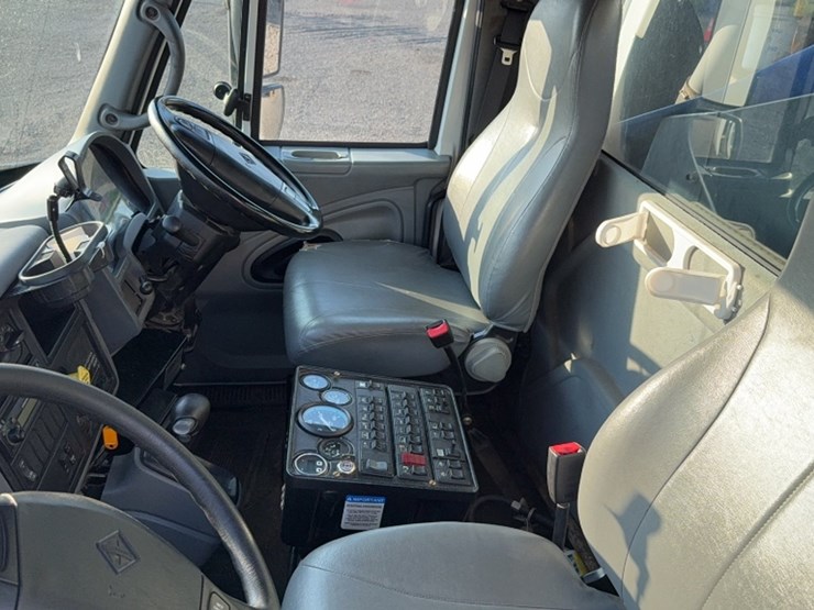 2007-international-durastar-4300-image-17