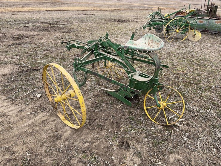 john-deere-one-bottom-plow-image-3