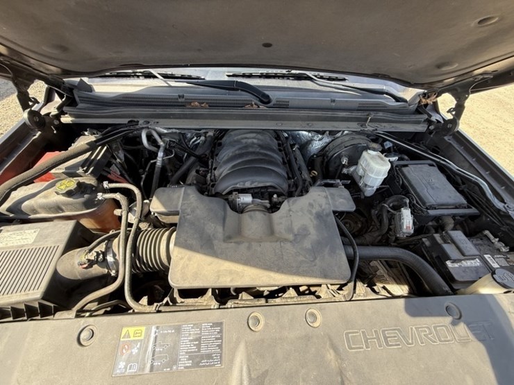 2015-chevrolet-tahoe-ls-image-12
