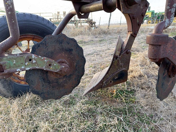 john-deere-pull-type-three-bottom-plow-image-22