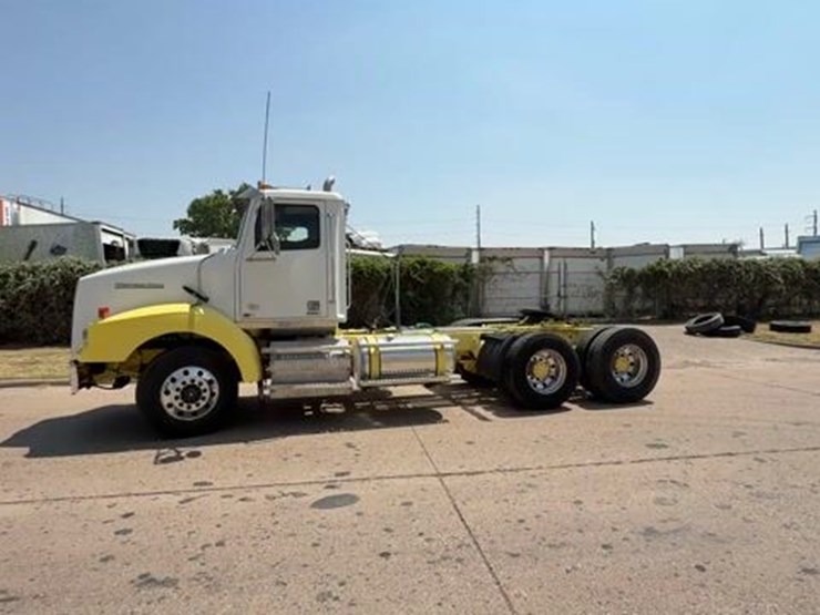 2015-western-star-4900-image-1