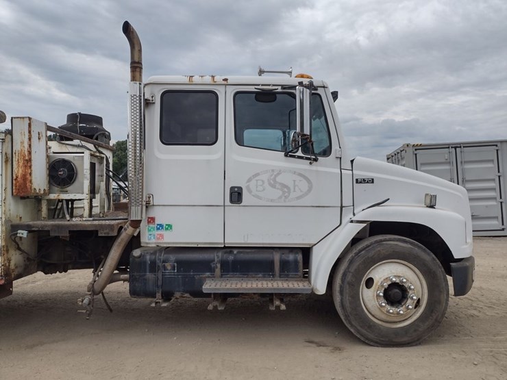freightliner-fl70-image-28