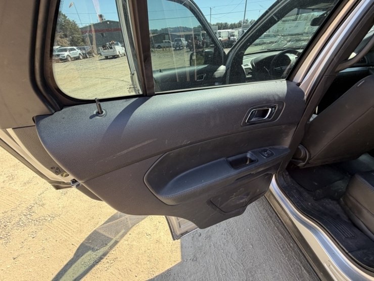2018-ford-explorer-image-24