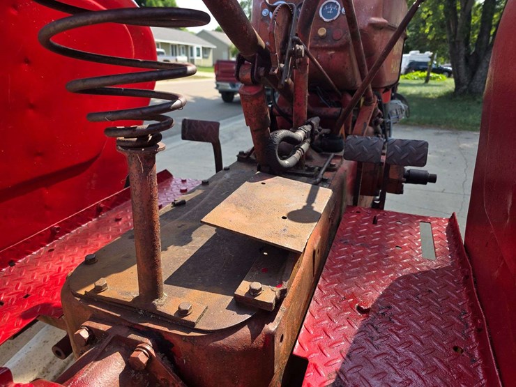 1951-massey-ferguson-44-image-27