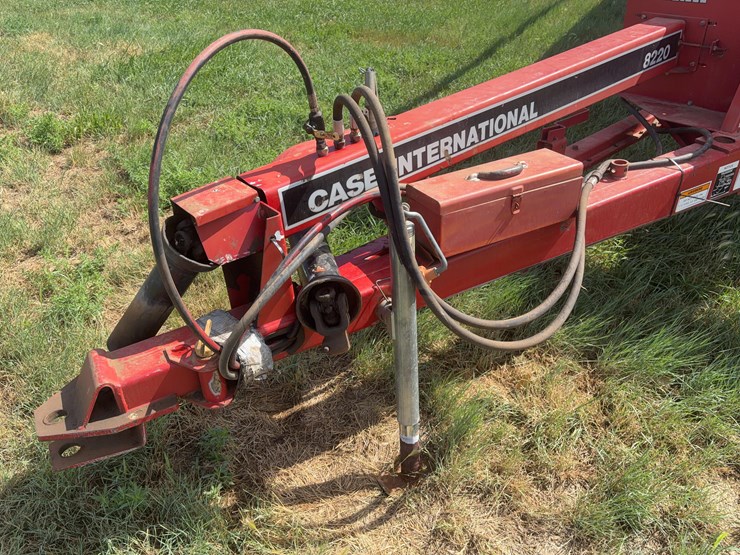 2004-case-ih-8220-image-15