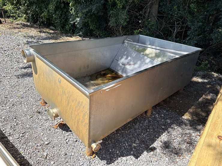 #6084-•-7'-stainless-steel-water-tank-image-1